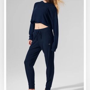 ALO Yoga Women's MUSE Sweatpants and Sweatshirt Set - size SMALL 2pc